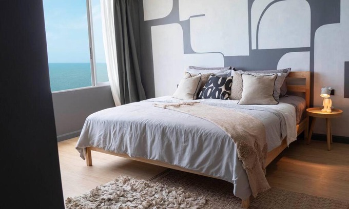 Pak Nam Pran Apartment | Getaway to Artist's Room Seaview