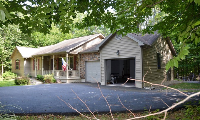 Gouldsboro House | Getaway to Cozy Ranch Home Nature w/Firepit PaddleBoard at BigBassLake.