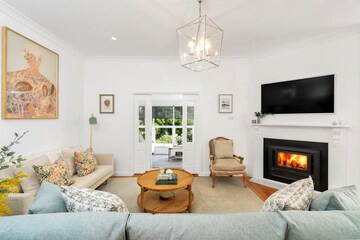 Bundanoon Cabin | Getawayz NSW - Hathaway Cottage - Cosy, Charming, Family Friendly Retreat 5 minutes from Bundanoon Village- 4pm Checkout on Sundays! in Bundanoon