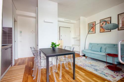 Dergano Apartment | Giax Tower - Romantic Pool View