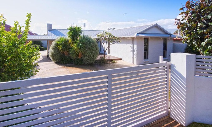 Dunsborough House | GIFFORD HOUSE