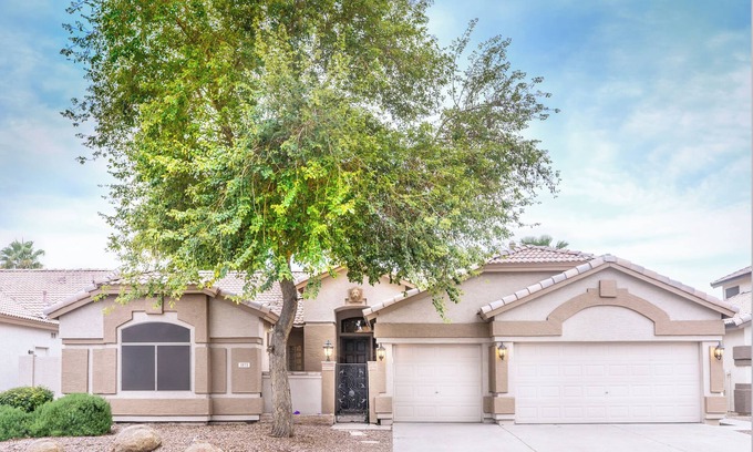 Gilbert House | ✨GILBERT GETAWAY✨Beautiful home away from home with lots of amenities!