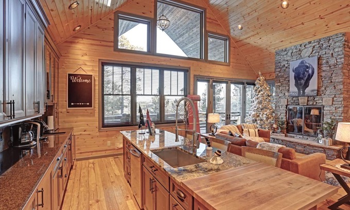 Deadwood House | Gilded Buffalo - Outdoor Fireplace, hot tub, Pet Friendly!