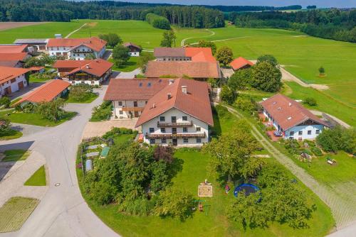 Schnaitsee Apartment | Gilg-Kräuterhof