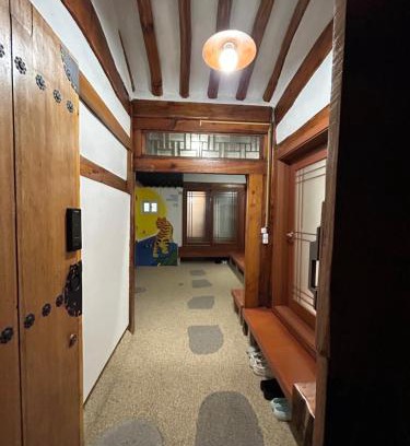 Samseon-dong House | Gilgaon Hanok Stay