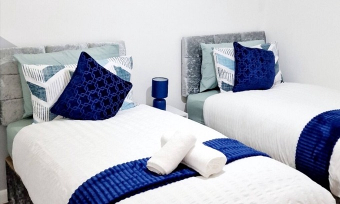 Gillingham House | Gillingham Home - Sleeps 4 - Comfort & Convenience