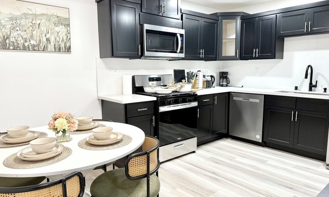 Van Nuys Apartment | Gilmore One