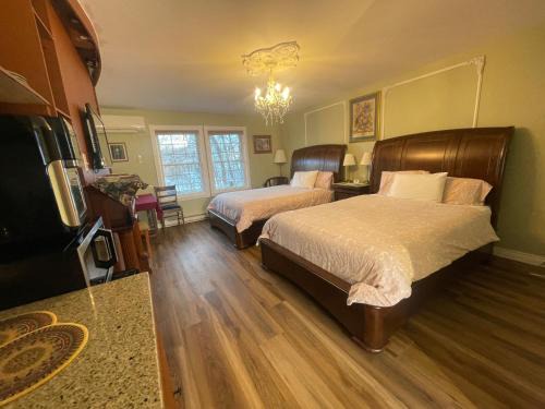 Wolfville Bed & Breakfast | Gingerbread House Inn - We Are Open - Winter, Spring, Summer and Fall