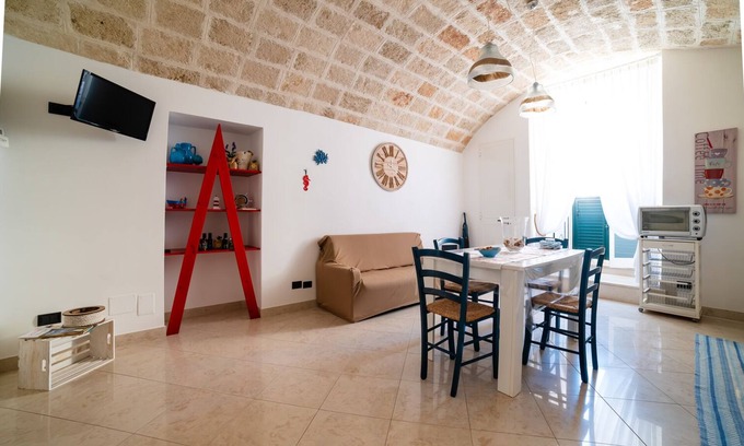 Centro Storico Apartment | Gioia Casa Vacanze - Two Bedroom Apartment, Sleeps 4