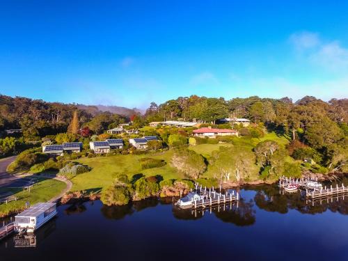 Gipsy Point Resort | Gipsy Point Lakeside