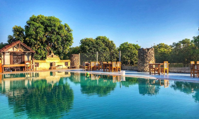 Mendarda Hotel | Gir Lions Paw Resort With Swimming Pool