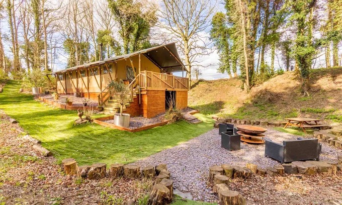 Thetford Cabin | Giraffe Enclosure - Norfolk Holiday Properties