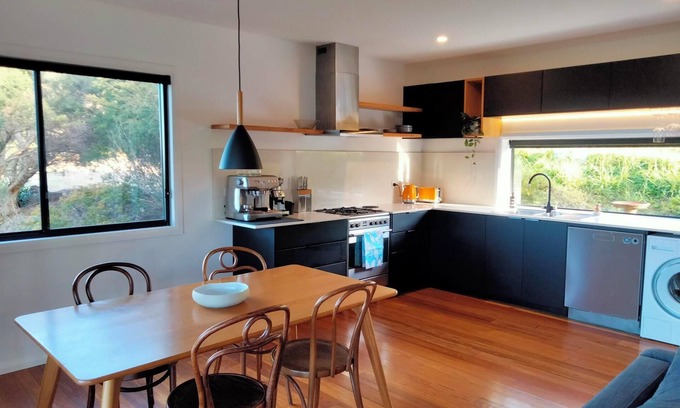 Federal Cottage | Girayir Cottage. Native gardens. Byron hinterland. Abundant wildlife.