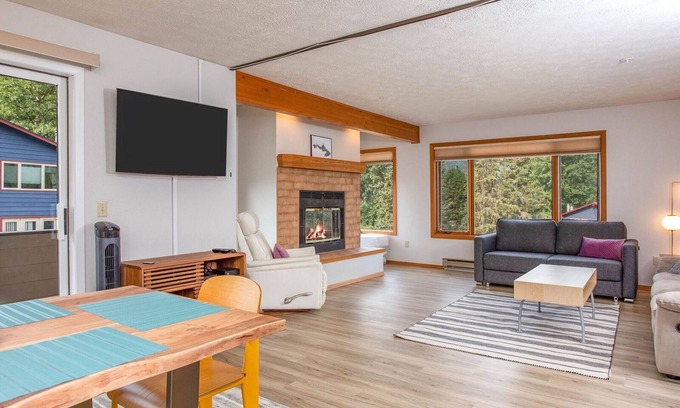 Alyeska Condo | Girdwood condo w/wood-burning fireplace & balcony w/mtn views - walk to lifts