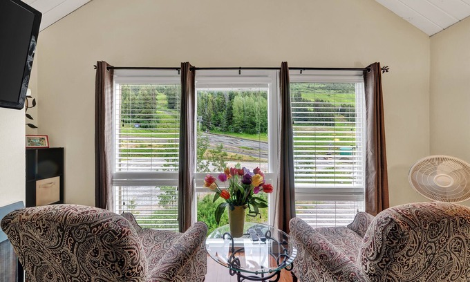Alyeska Condo | Girdwood Slopeside Condo with Roof Top Patio!