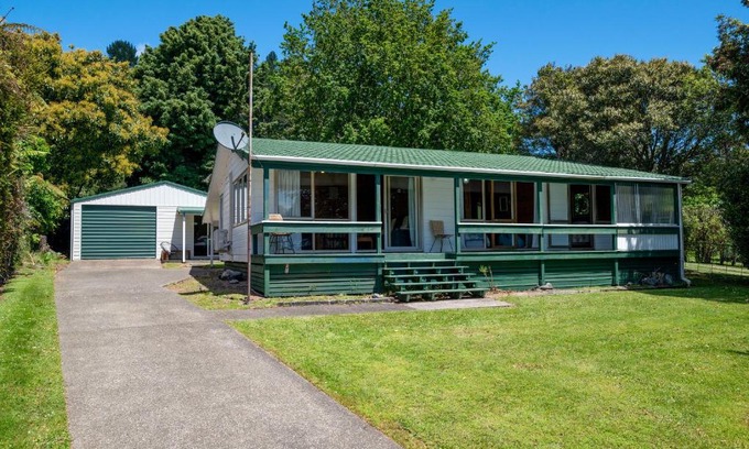 Rototai House | Gisborne Point Retreat - Lake Rotoiti Holiday Home