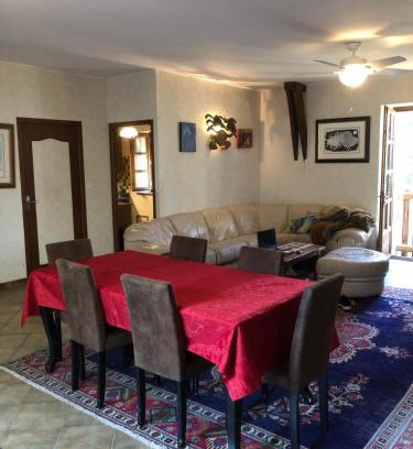 Saint-Setiers Apartment | Gite équestre, belle maison ancienne en pierre