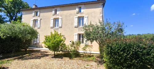 Montbron House | Gite 7 personnes à Montbron, Charente