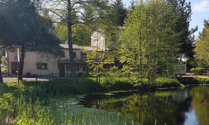 Les Chatelliers-Chateaumur House | Gîte and guest rooms at the Moulin de Charin-REGAIN
