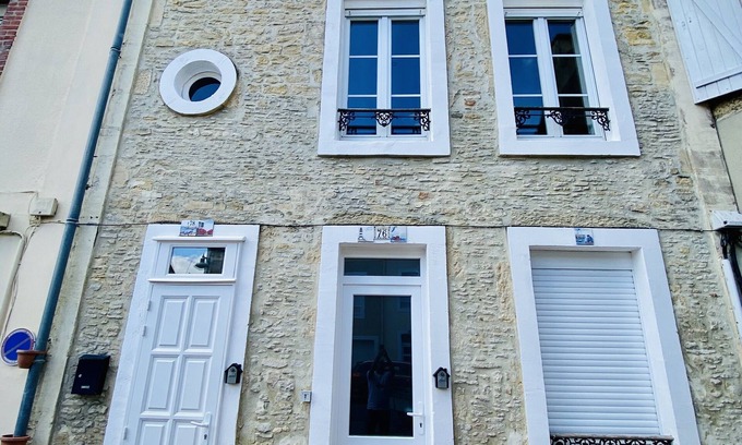 Grandcamp-Maisy Apartment | Gîte "Au bord des Embruns" 4 to 6 Pers in the heart of the Landing Beaches.