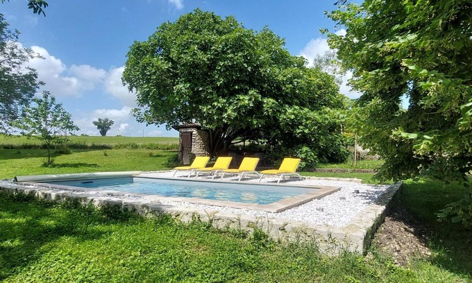 Bertric-Buree Cottage | Gite Bertric-Burée, 1 bedroom, 2 persons
