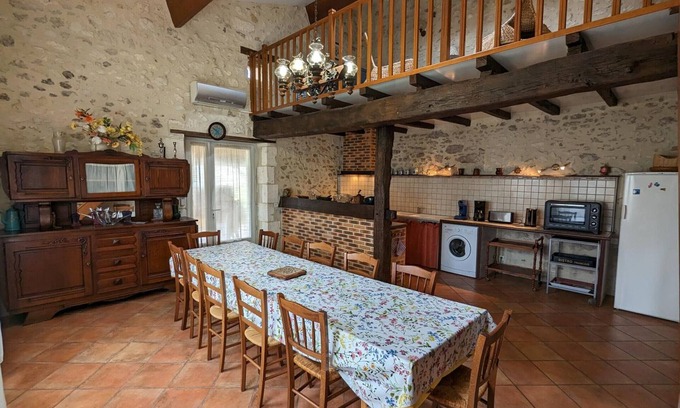 Bonnes Cottage | Gite Bonnes, 4 bedrooms, 12 persons
