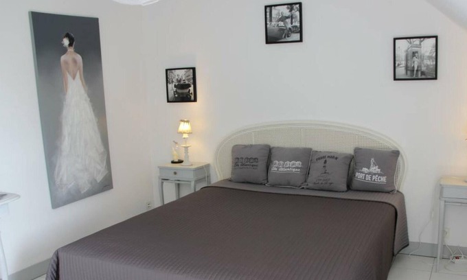 Bricqueville-sur-Mer Cottage | Gite Bricqueville-sur-Mer, 5 bedrooms, 11 persons