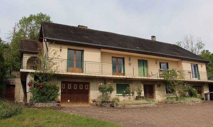 Tanlay House | Gite Confortable Avec Cheminée, Jardin Arboré, Grande Terrasse Panoramique