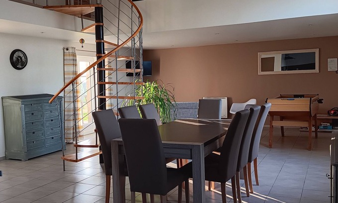 Le Molay-Littry House | GITE: Country house, near the landing beaches, with table football.