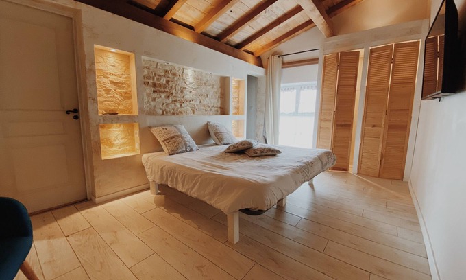 Prisse-la-Charriere House | Gite de Saint Florent - Piscine & Spa