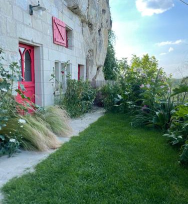 Montsoreau House | Gite des Perreyeurs - maison troglodyte avec vue sur Loire