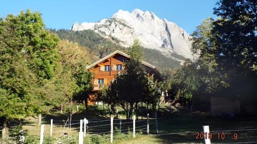 Saint-Martin-de-la-Porte House | Gite Du Chalet Barnabas Relais