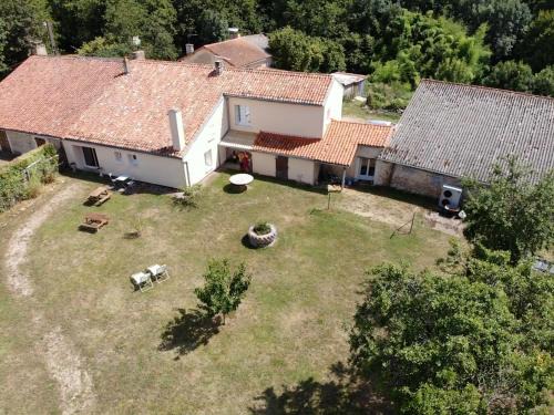 Payroux House | Gite du lavoir