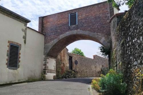 Mauleon Apartment | Gite du Porche 79700 Mauléon 20min Puy du FOU