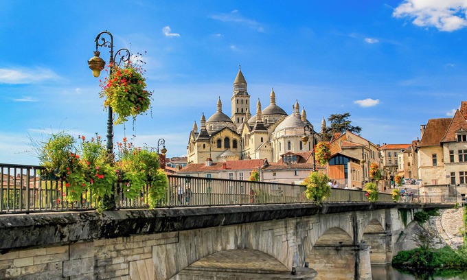 Nailhac House | Gîte du Roy Chassaignas', terrace with stunning views and Wi-Fi.”