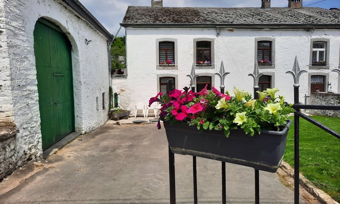 Tenneville Cottage | Gîte-Family-Ensuite with Bath-Garden view