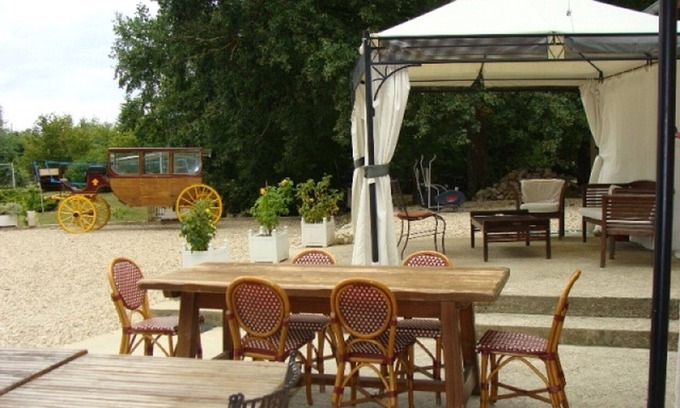 Courtenay Cottage | Gîte for birthdays and celebrations 1 hour from Paris sleeps 31 + room sleeps 70