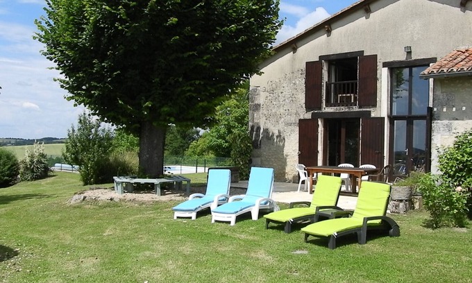 Lusignac House | Gite With Swimming Pool & Tennis Court. Free Wi-Fi. Perfect for families