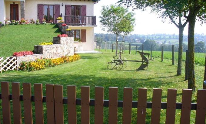 Comps-la-Grand-Ville Apartment | Gite in the countryside, 984 feet away from the village, quiet, clear view