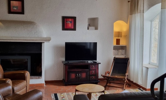 Gourdon Apartment | Gîte in the heart of the village "Plein Ciel"