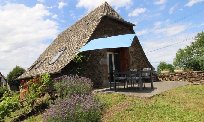 Junhac Cottage | Gite Junhac, 2 bedrooms, 4 persons