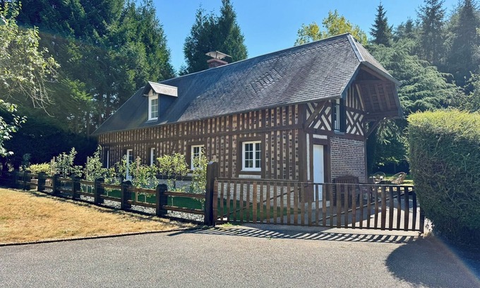 Annebault House | Gite l'Erisa