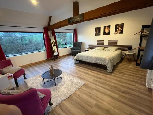 Juvigny les Vallees House | gite "La Renaudaie" - piscine