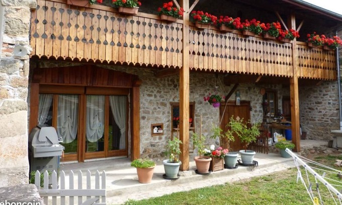 Champoly House | Gîte "La Reposette" large independent house of 200m2