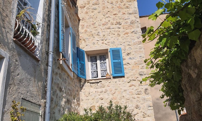 Bargemon Apartment | Gite La tour des remparts sur le chemin de ronde de Bargemon exp sud vue nature