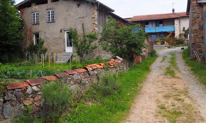 Souternon Cottage | Gîte 'Lieu De Stages' with Mountain View, Shared Terrace and Garden