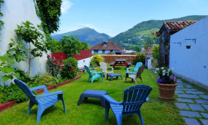 Saint-Jean-Pied-de-Port Hostel | Gite Makila