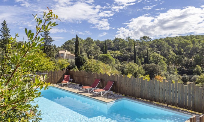 Lorgues Cottage | Gîte Nature in Lorgues, is a charmingly renovated holiday home for 4 people with a pool.