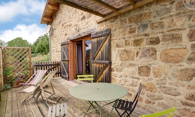 Saint-Romain-d'Urfe Cottage | Gite Saint-Romain-d'Urfé, 5 bedrooms, 11 persons