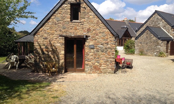 Plestin-les-Greves House | Gite sleeping 7 with pool minutes from the sea